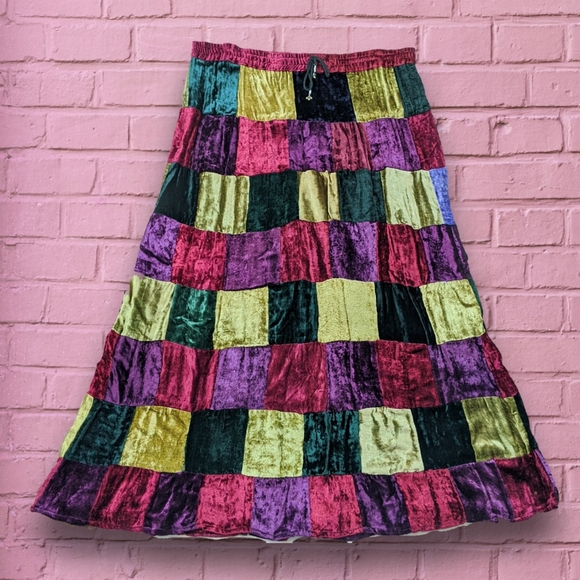 🚫SOLD🚫 VTG 90s velvet patchwork peasant skirt - Picture 4 of 5